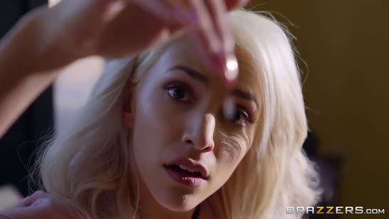 Стройной блондинке засадили елдак по самые яйца #1