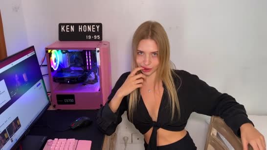 Сводная сестра носит по дому слишком откровенные прикиды #3