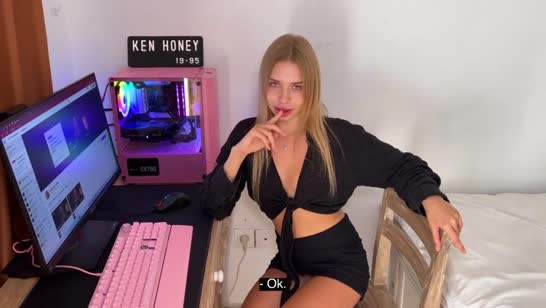 Сводная сестра носит по дому слишком откровенные прикиды #4