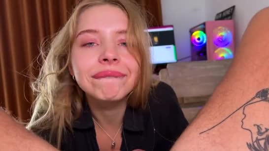 Сводная сестра носит по дому слишком откровенные прикиды #6