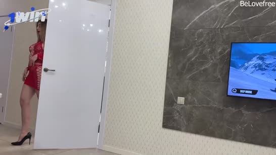 Паренек офигел от мачехи в развратном наряде #1