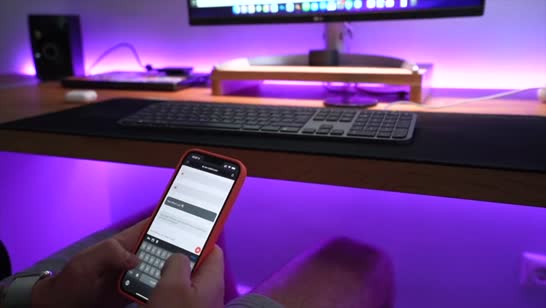 Милашка в красном прикиде красиво наслаждается большим пенисом #1