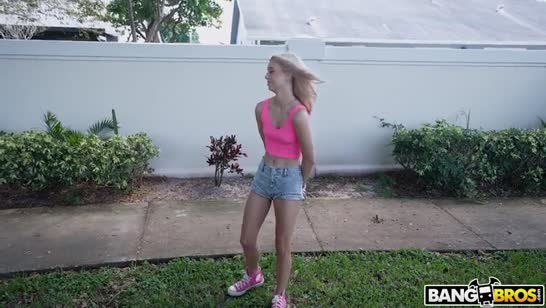 Доверчивая молодая блонди согласилась сесть в трах лимузин