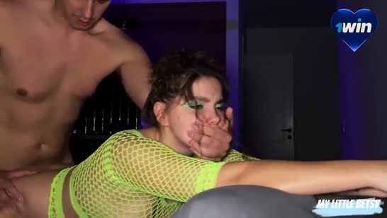 Брюнетка танцует в секс наряде и начинает отсасывать #8