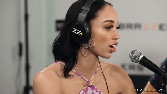 Девочки без комплексов решили прямо в студии заняться развратом #3