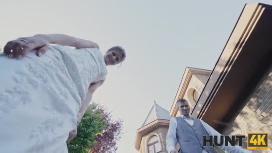 Невесте сразу после свадьбы пришлось поработать натурой #3