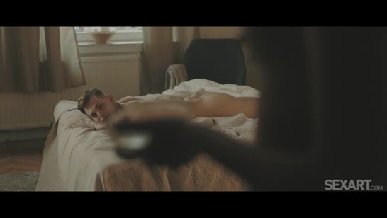 Молодая брюнетка классно скачет на члене и эротично стонет #1