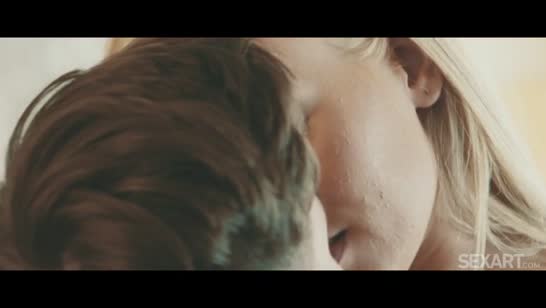 Белокурая жена кайфует от размера пениса своего мужа #3