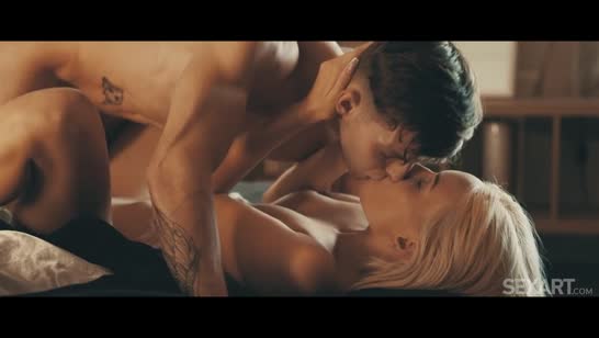 Белокурая жена кайфует от размера пениса своего мужа #7