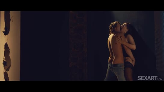 Гламурная хозяйка оголяется и соблазняет мускулистого рабочего #8