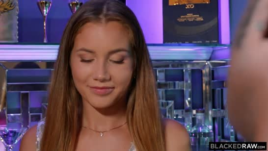 Обаятельный черный мужик подарил девахе незабываемый вечер #1