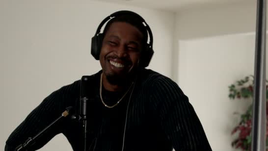 Телочку с крашеными волосами смачно отодрали черным хером #1