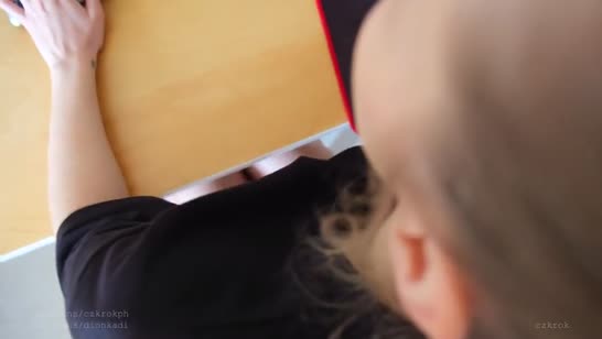 Пока девушка играла в компьютер чувак ее всячески лапал #1