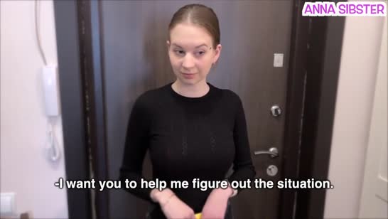 Молодая гостья похвасталась аппетитной задницей в стрингах #1