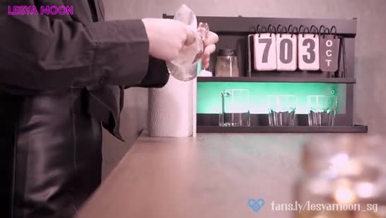 Русская барменша обслужила своего клиента по полной #1