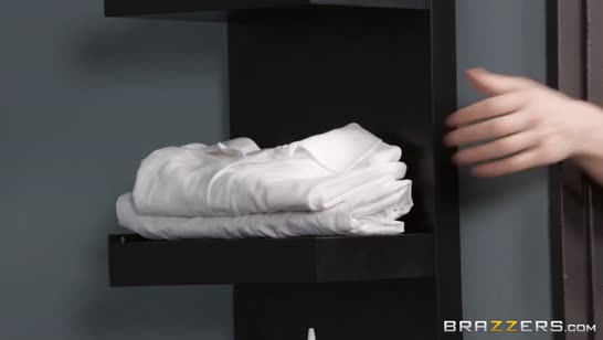 Сочная коллега отдается прямо в переговорке #1