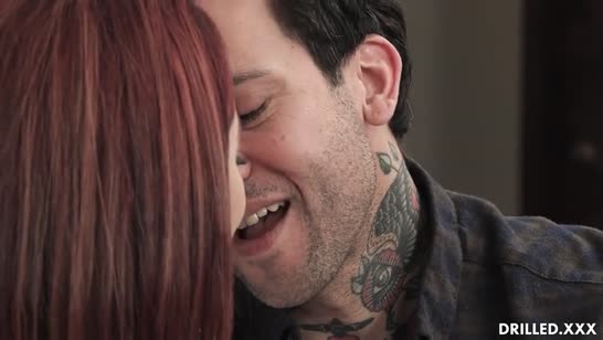 Пришел к девушке с цветами и она охотно дала в задницу #1