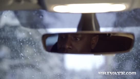 Представительная блонди Victoria Pure положила глаз на водителя #1